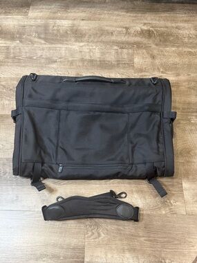 Briggs & Riley Baseline Compact Tri-Fold Black Garment Bag